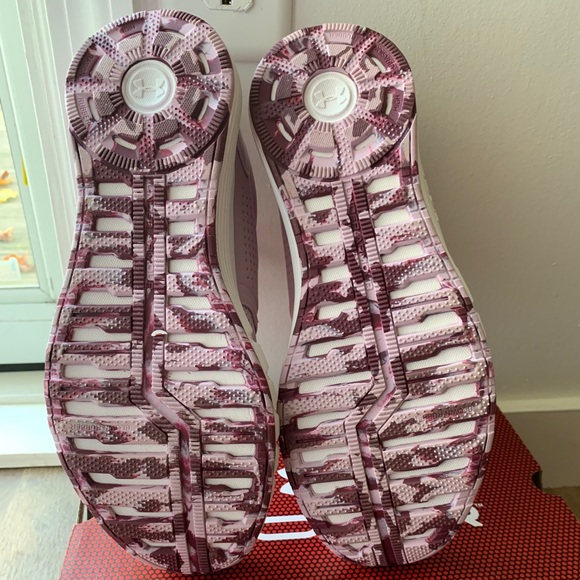 Sneakers - Picture 2 of 6